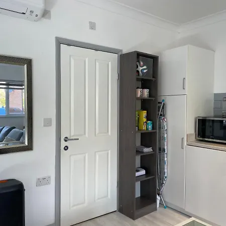Fully Detached Studio Annexe With King Bed For 2 & Sofa Bed For 2 Cambourne Exterior photo