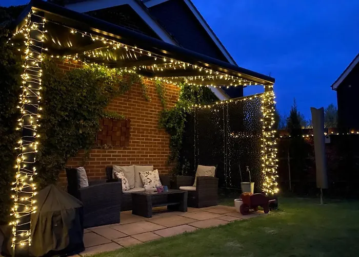 Fully Detached Studio Annexe With King Bed For 2 & Sofa Bed For 2