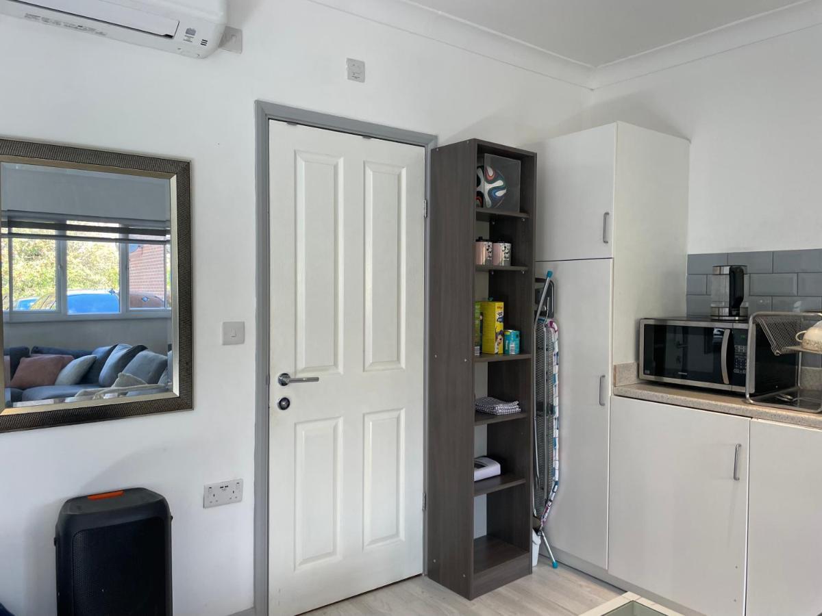 Fully Detached Annexe With King Bed For 2 & Sofa Bed For 2 Appartement *